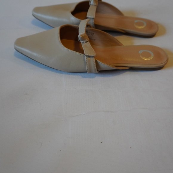 * NWOT Womens Shag Boutique Beige Faux Leather Flat Mules Sz 7.5 - Picture 3 of 7